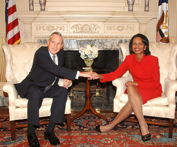 Der niederländische Außenminister Bernard Bot zu Besuch bei seiner amerikanischen Amskollegin Condoleezza Rice in Washington (23 Oktober 2006)