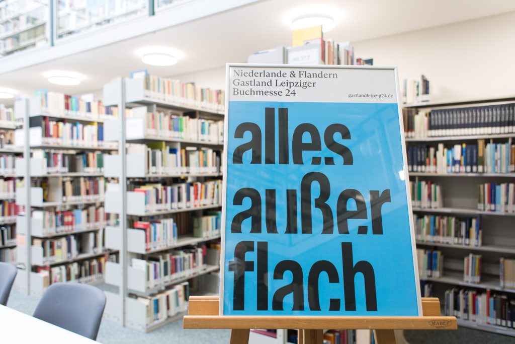 Plakat Alles außer flach in der BHN