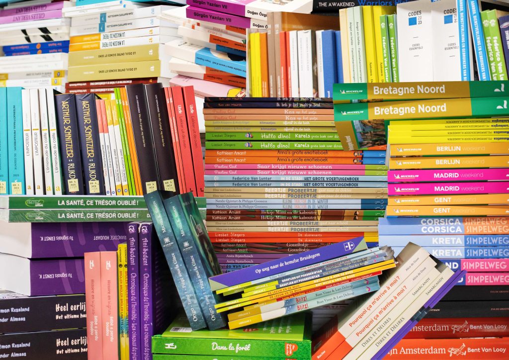 Collage mit Büchern aus der Belgischen Bibliografie, KBR